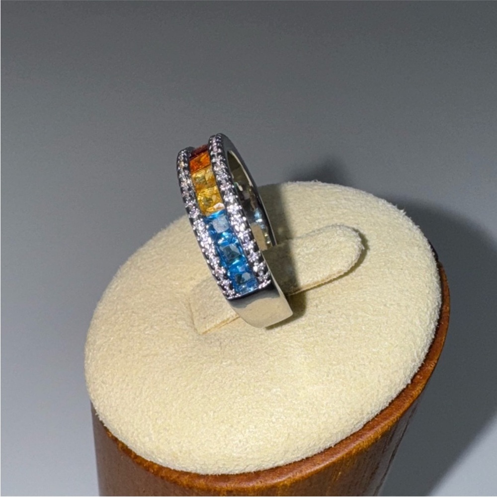 18k Princess Cut Gemstone Band - Picture 9 of 10